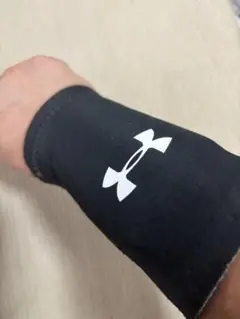 Under Armour 黒 リストバンド 片手