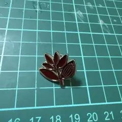 マジェンタ　スケートボード　ピンバッジ