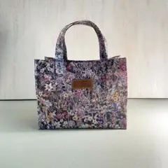 《ハンドメイド》リバティ使用　たっぷり入る四角いランチバック　ワイルドフラワーズ