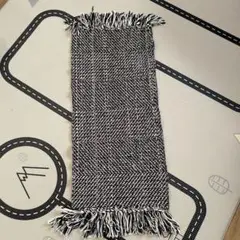 黒と白のツイードインテリアマット