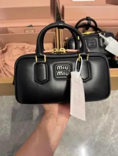 miumiuアルカディレザ一ハンドバッグ新品 未使用