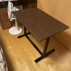 高さ調節可能テーブル