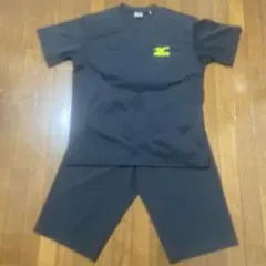 Mizuno 黒 Vネック Tシャツ ショートパンツ