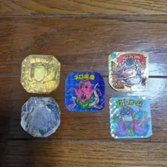 ビックリマンシール。4すみがカットされてます