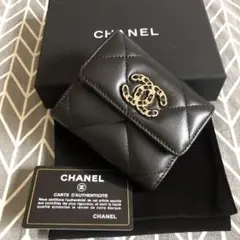 シャネル三つ折り財布