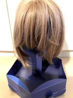 栗色のショートヘアフルウイッグ。新年は新しいイメージで。