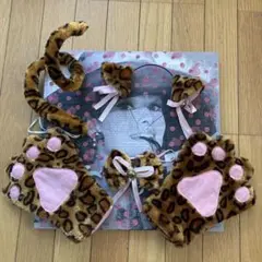 ヒョウ柄猫耳カチューシャ・手袋・しっぽ・蝶ネクタイセット