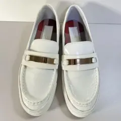 ブルーレーベルクレストブリッジ ローファー エナメル ロゴ チェック コイン 白