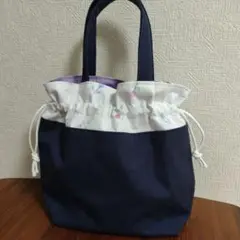 【内ポケット付き】濃紺のキャンパス生地の巾着に小さい花柄の白地の切替