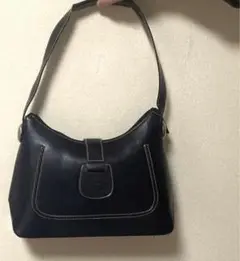 【新品未使用の超美品】牛革のハンドバッグ