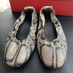 a rcheフランス製のパイソンのシューズです。