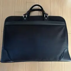 黒いナイロンビジネスバッグ
