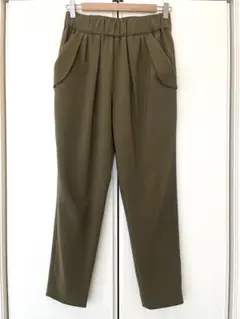 オリーブグリーン　パンツ