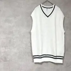 ユニクロ　コットン　ニットベスト　Vネック　白系　黒　綿混　秋冬　カジュアル