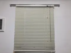 カーテンレールに取り付けれるオーダーメイドのブラインド