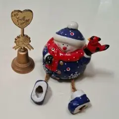 クリスマス　SnowMan ? とウェディングベルの置物