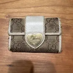 Gucci ハート型キーケース