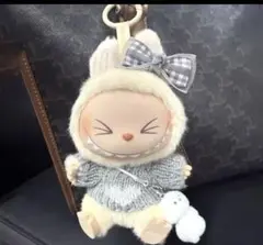 ウサギのリボン付きぬいぐるみ