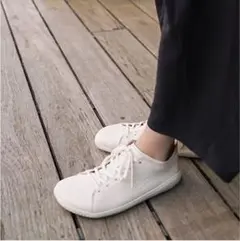 vivobarefootジオコート白ウィメンズ39 美品vivobarefootジオコート Women's サイズ39白スニーカー