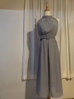 グレーのワンピース