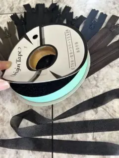 バイヤス接着テープ黒1.5㍉×50m ➕おまけ　ファスナー10本