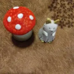 ロココ　きのこときつねの置物