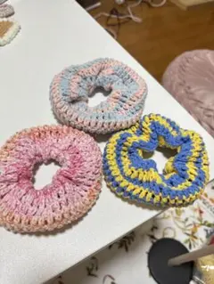 カラフル編み物シュシュ
