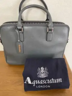 Aquascutumアクアスキュータム　グレー ビジネスバック　ストラップ付き