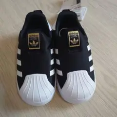 adidas スリッポン スニーカー ブラック/ホワイト