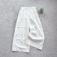 【ZARA WOMAN】タックワイドパンツ フレアパンツ ホワイト ポケットXS