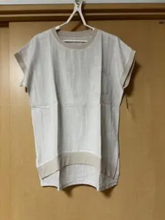 新品　ベージュ半袖トップス