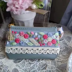 コインケース　内ポケット、ナスカン付き　インド刺繍リボン　くすみブルー