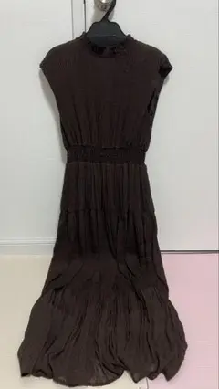 Noela ノースリーブシフォンプリーツロングワンピース