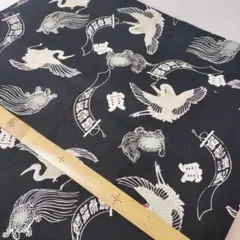 寅壱　１１０×50cm　黒地に白い鶴の綿プリント生地　寅壱謹製