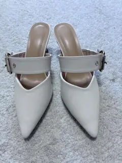 美品 ホワイト ポインテッドトゥ ミュール