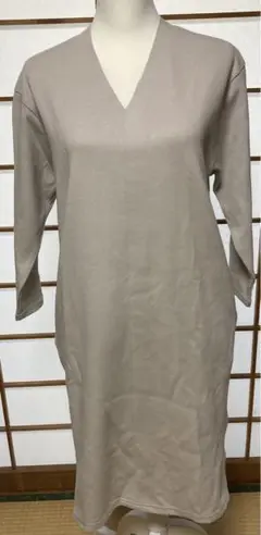 【新品未使用】B.C STOCK Vネック 裾スリットワンピース