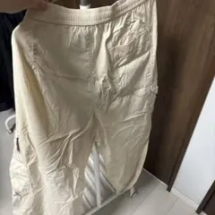 ベージュ ナイロン ストレートパンツ ウエストゴム ユニクロ