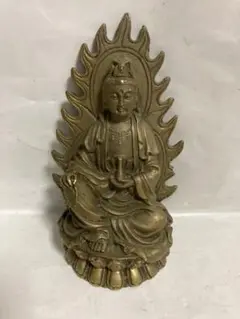 观音菩萨坐像,真鍮製,重280克。