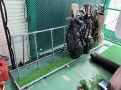 ゴルフバッグラック　ゴルフバッグ置き場
