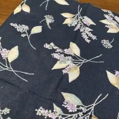 花柄　ブラック　プリント 綿麻シーチング　生地 108cm×25cm