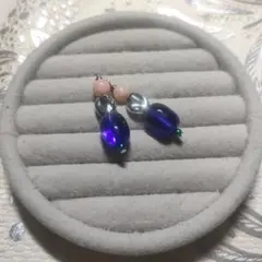 ハンドメイド ガラス ピアスまたはイヤリング