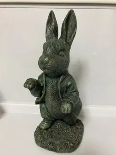ピーターラビットのフィギュア 樹脂製