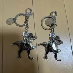 恐竜　キーホルダー　2セット
