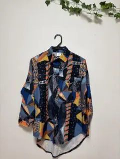 幾何学模様 長袖シャツ 130㌢　新品未使用