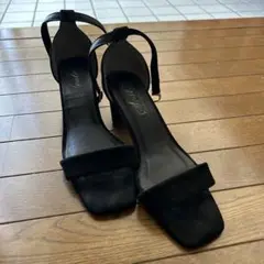 ブラックストラップヒールサンダル M