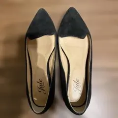 Jule 黒 ポインテッドトゥ フラットシューズ