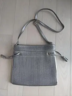 ショルダーバッグ