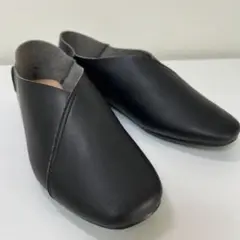 ★超ソフト素材★【新品未使用】本革風：柔らかVカットパンプス★黒22.5cm