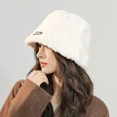 韓国 バゲットハット　白 レディース 【残り1点】帽子 ファー ボア モコモコ