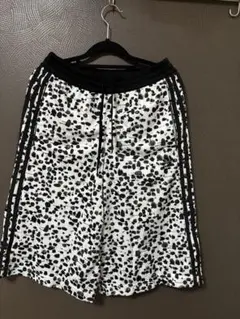 アディダスオリジナルハーフパンツ